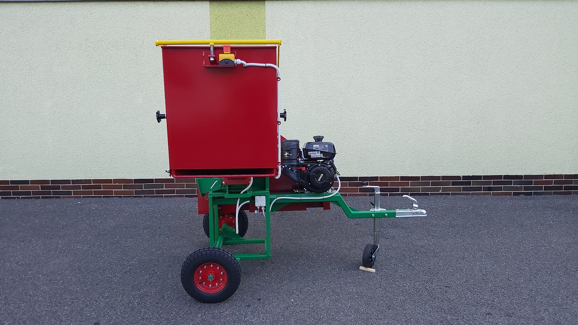 Wood chippers PIRANA 14HP WHEELS 410X100 ST/SPA/02